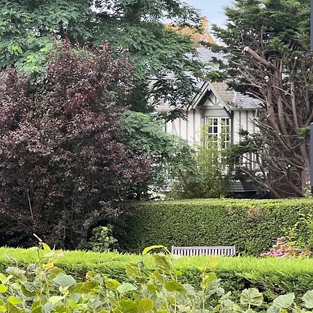 Villa Hamptons - Avec Jardin - *